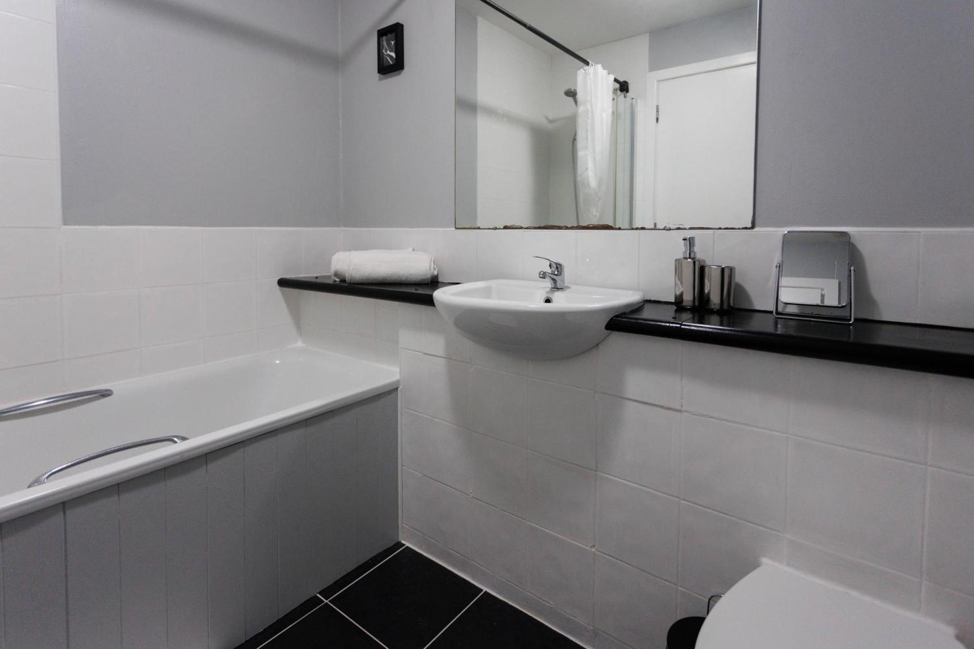 2 Bedroom Ground Floor Apartment ベルファスト エクステリア 写真